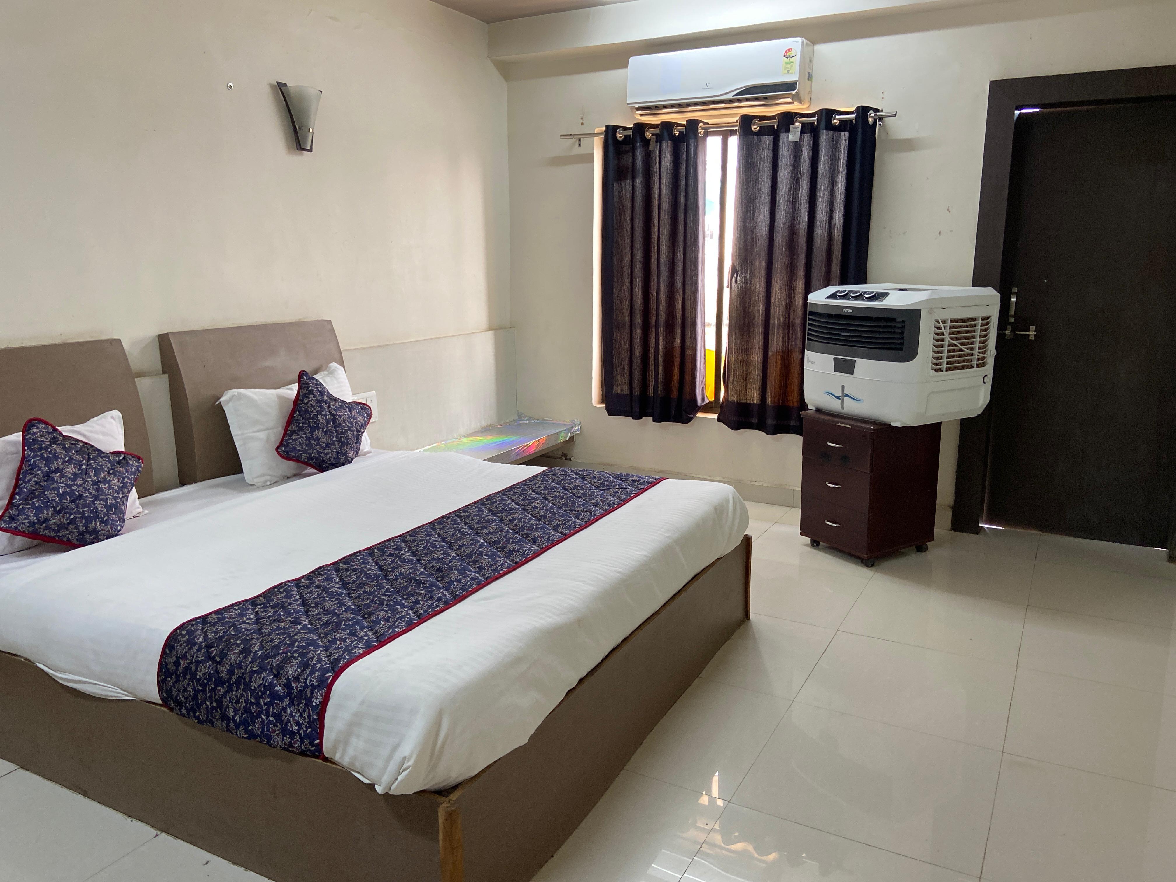 Hotel Yogi Raj Palace  - Tap to explore photos