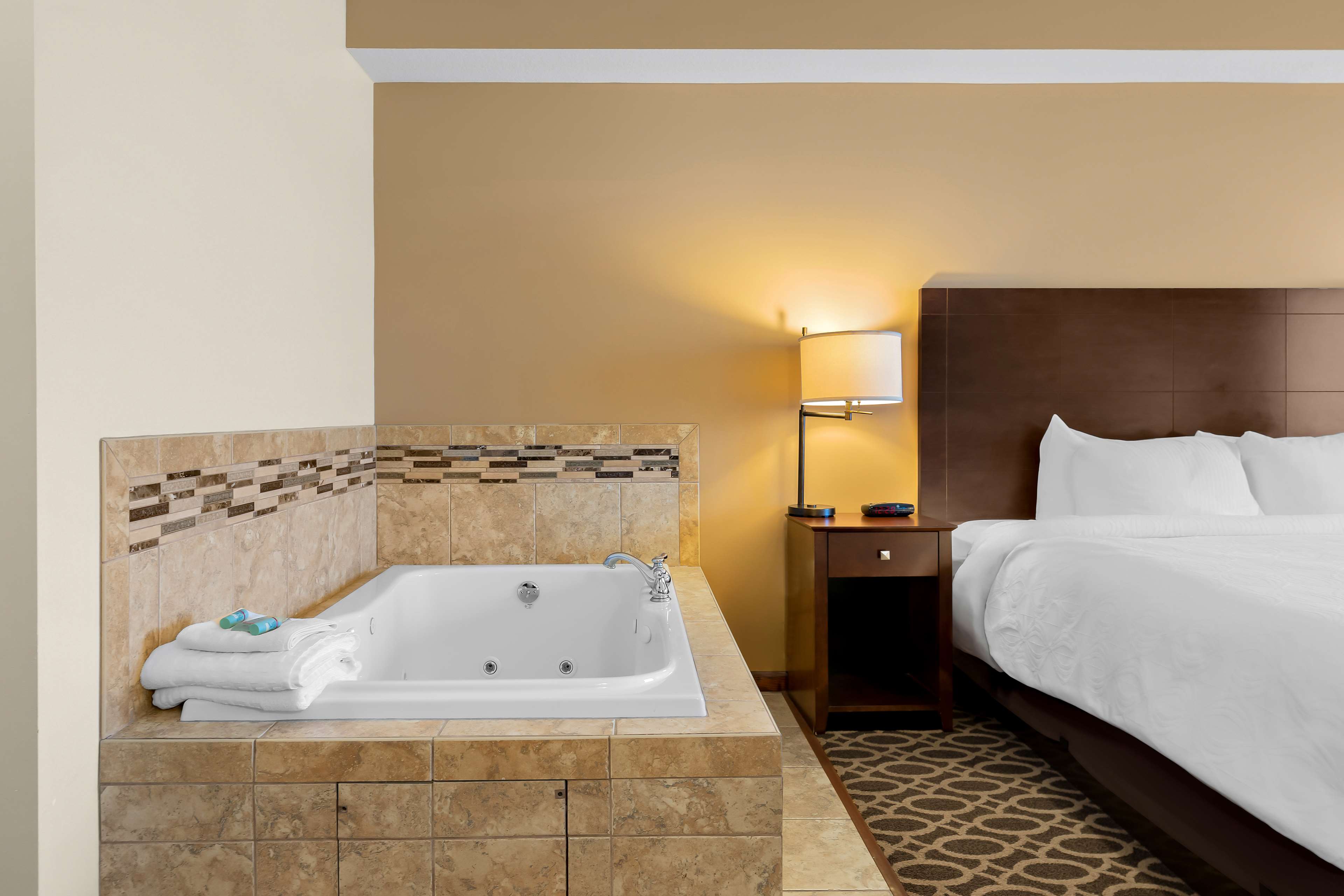 Best Western Paradise Inn - Tap to explore photos