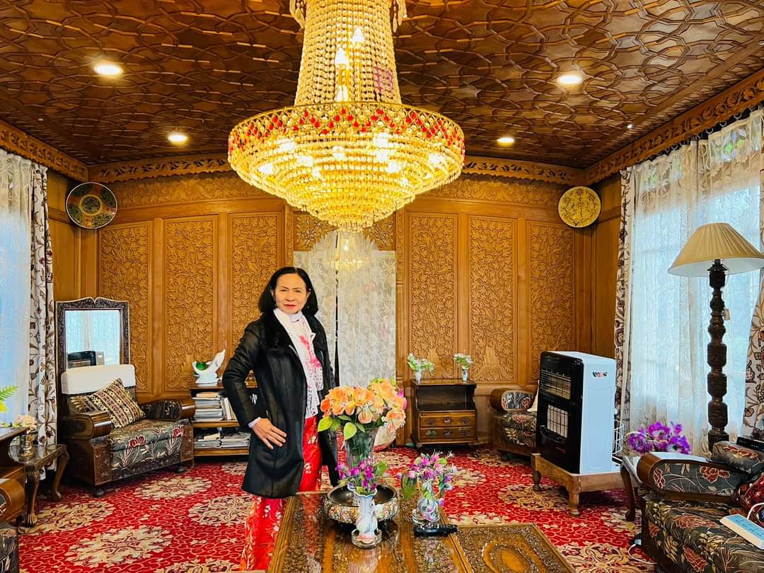 Houseboat Shangloo Palace - Tap to explore photos