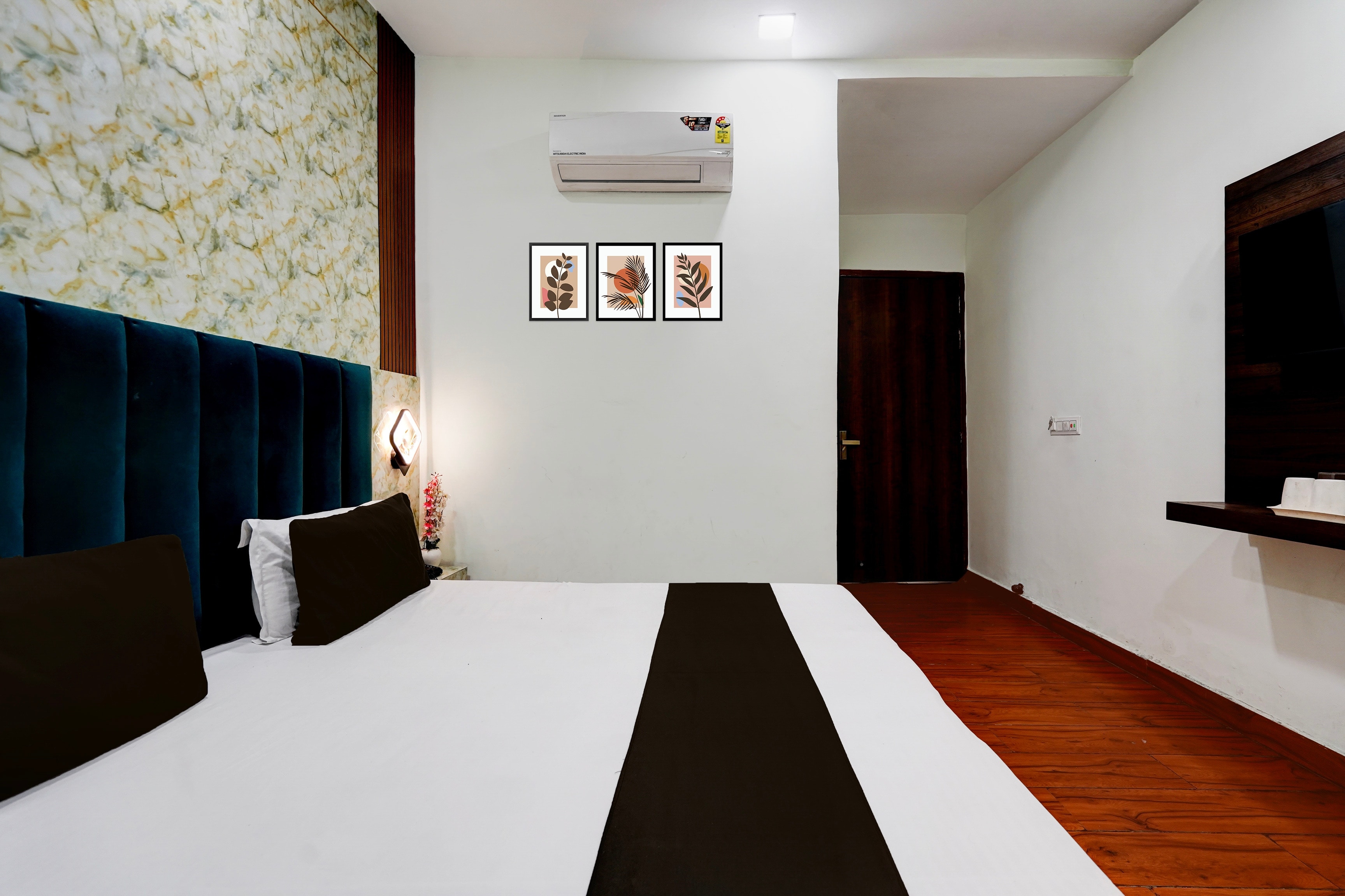 Hotel O Gold Wood - Tap to explore photos