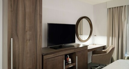 Hampton Inn Manhattan Chelsea Room Type - 1 KING W DRINKS-SNACKS NS