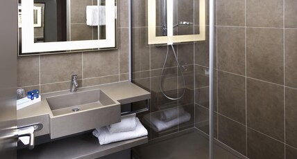 NOVOTEL MARSEILLE CENTRE PRADO Room Type - Superior Room with twin beds