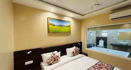Sangam Hotel Room Type - Suite Room With Bathtub