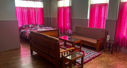 Tourist Hut Room Type - Deluxe