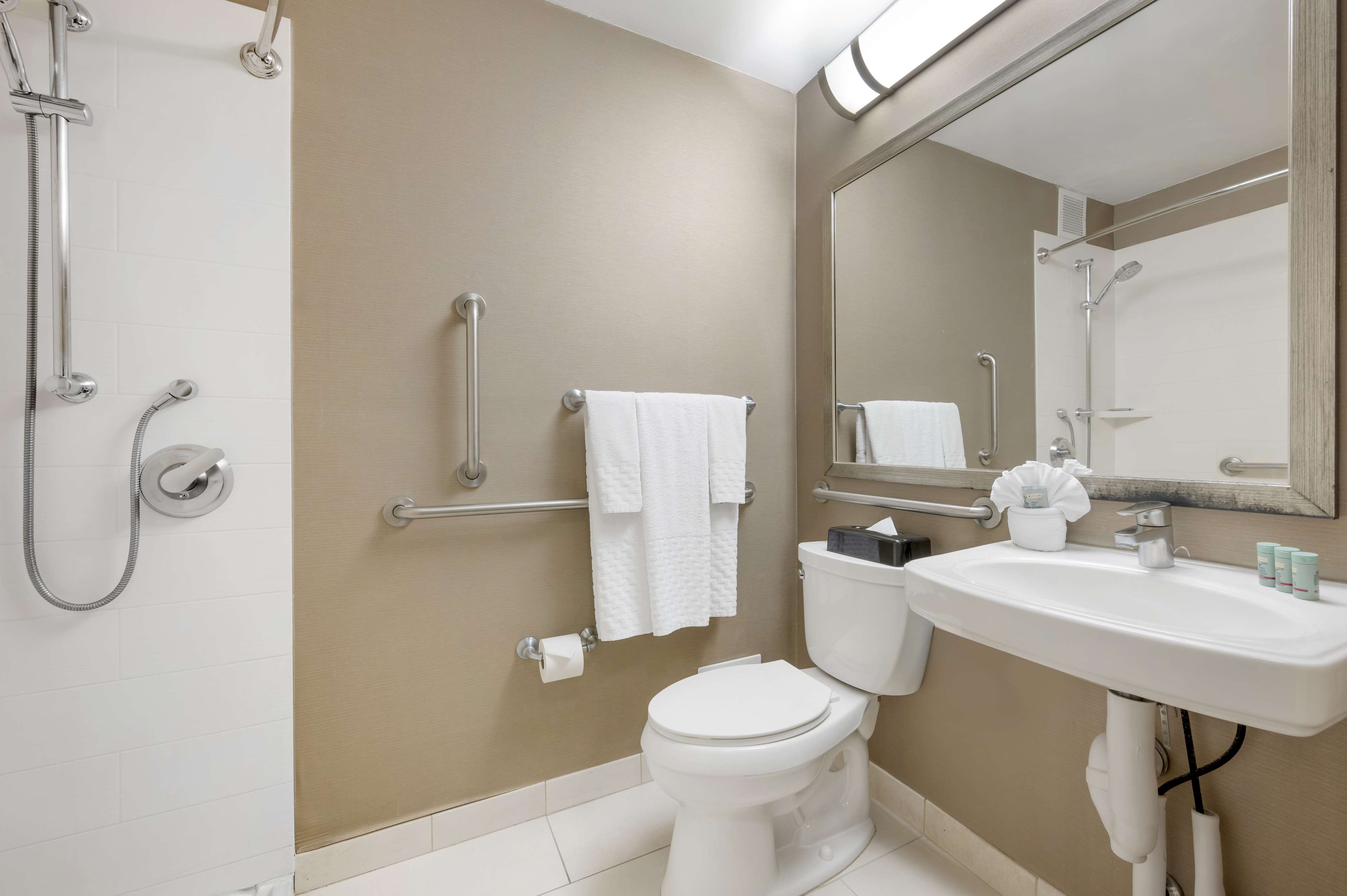 Best Western Grant Park Hotel - Tap to explore photos