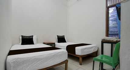 Hotel O near RS Harapan Bunda formerly Quanza Inn Room Type - Deluxe Twin Room