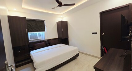 Hotel Shiv Gangey Room Type - Deluxe Queen Bed Room with City View