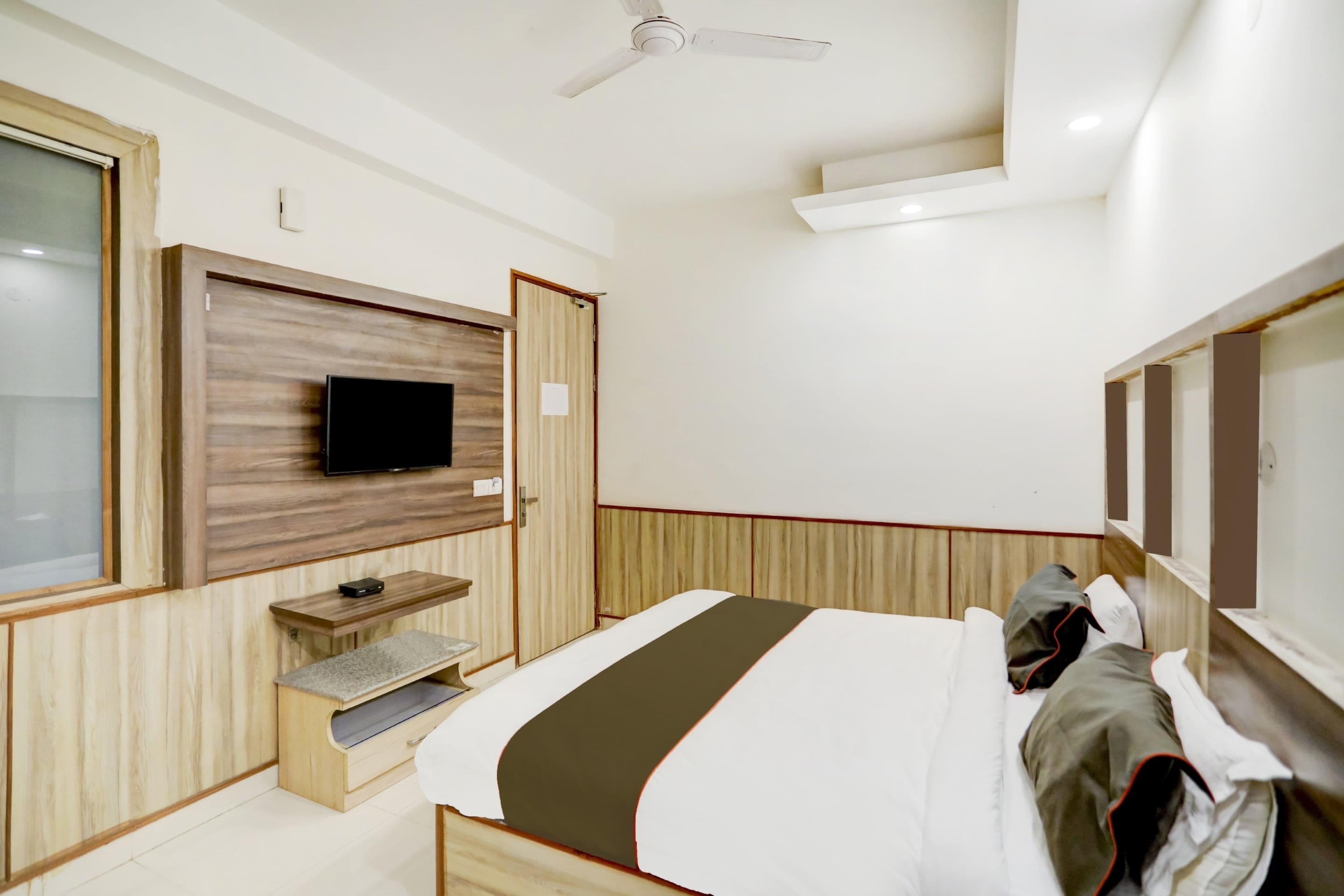 Hotel O Divy Noida Sector 50 Metro Station - Tap to explore photos