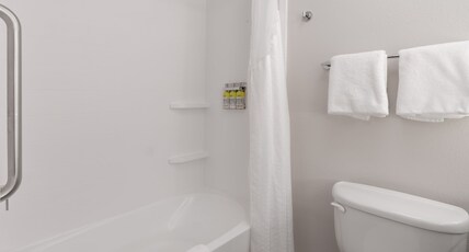 Holiday Inn Express & Suites Trinidad Room Type - 2 Queen Standard