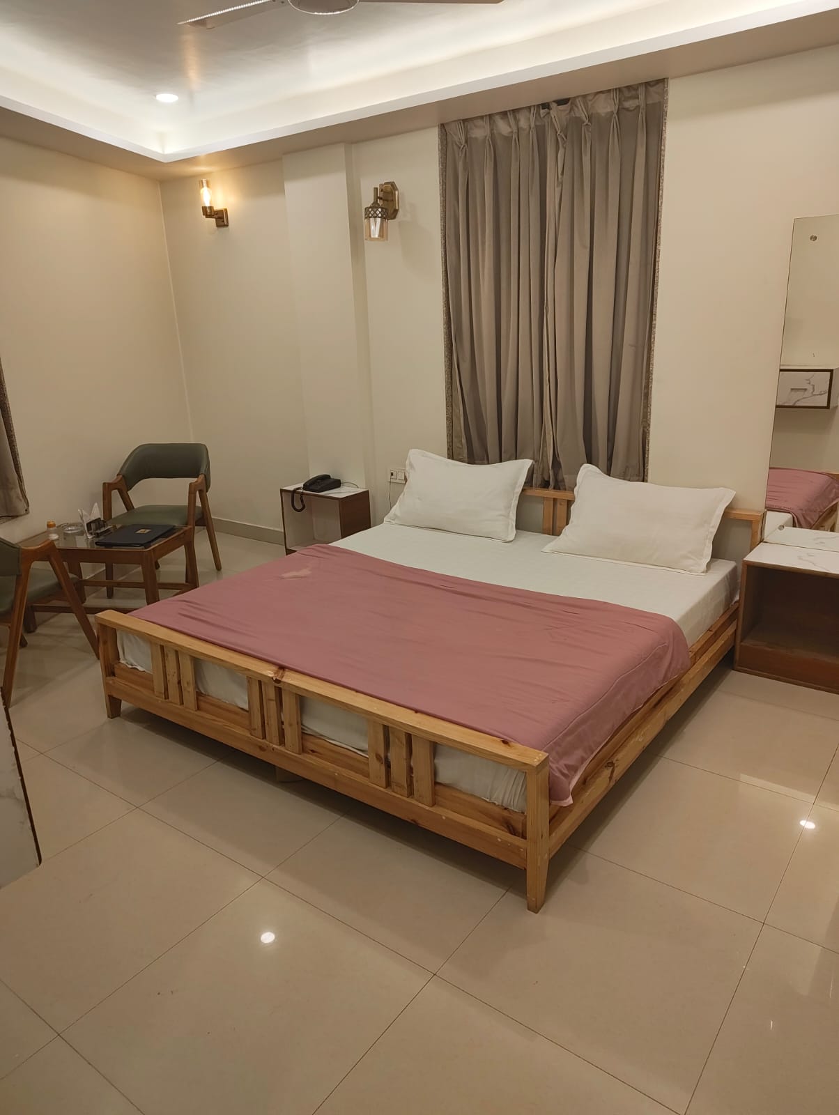 23 GANPATI HOTEL - Tap to explore photos
