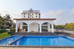 Luxury 2BHK Nature Retreat in Candolim with Pool Access, Nature Views & Fully Equipped Kitchen