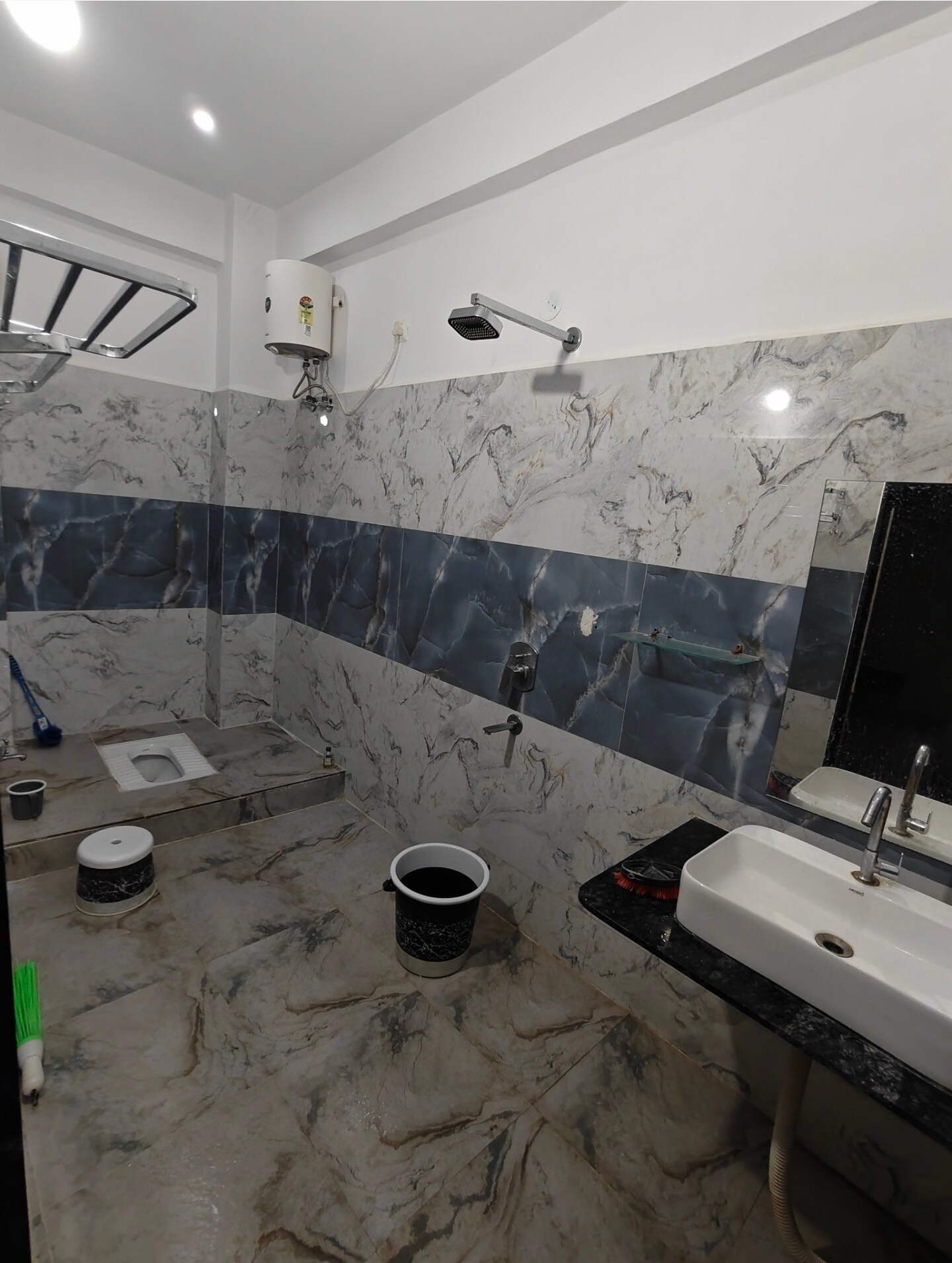 Mahakal Home Stay - Tap to explore photos