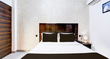 Super Townhouse Chandrasekharpur Room Type - Classic