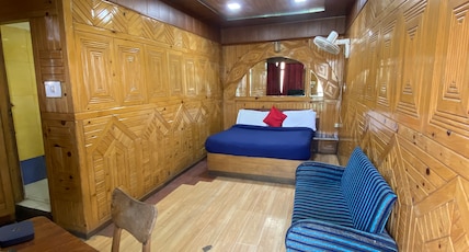 Hotel 24(new bharat) walkable distance from Mall Road Room Type - 204 Standard Room
