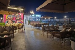 THE CROWN HOTEL & RESTRAUNT