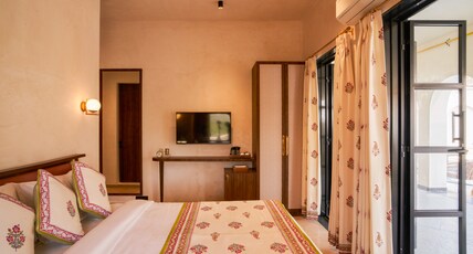 Niwasa Boutique Room Type - Infinity Pool View Signature Suite