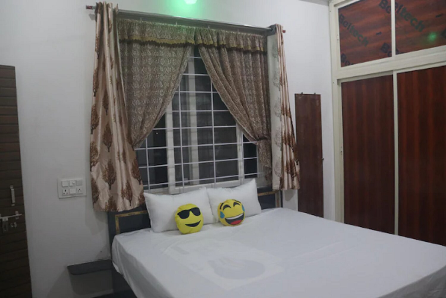 Sukh Sagar Homestay 1bhk silver flat - Tap to explore photos