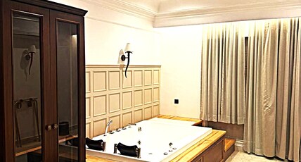 The Lanswood Estate Room Type - Jacuzzi Suite
