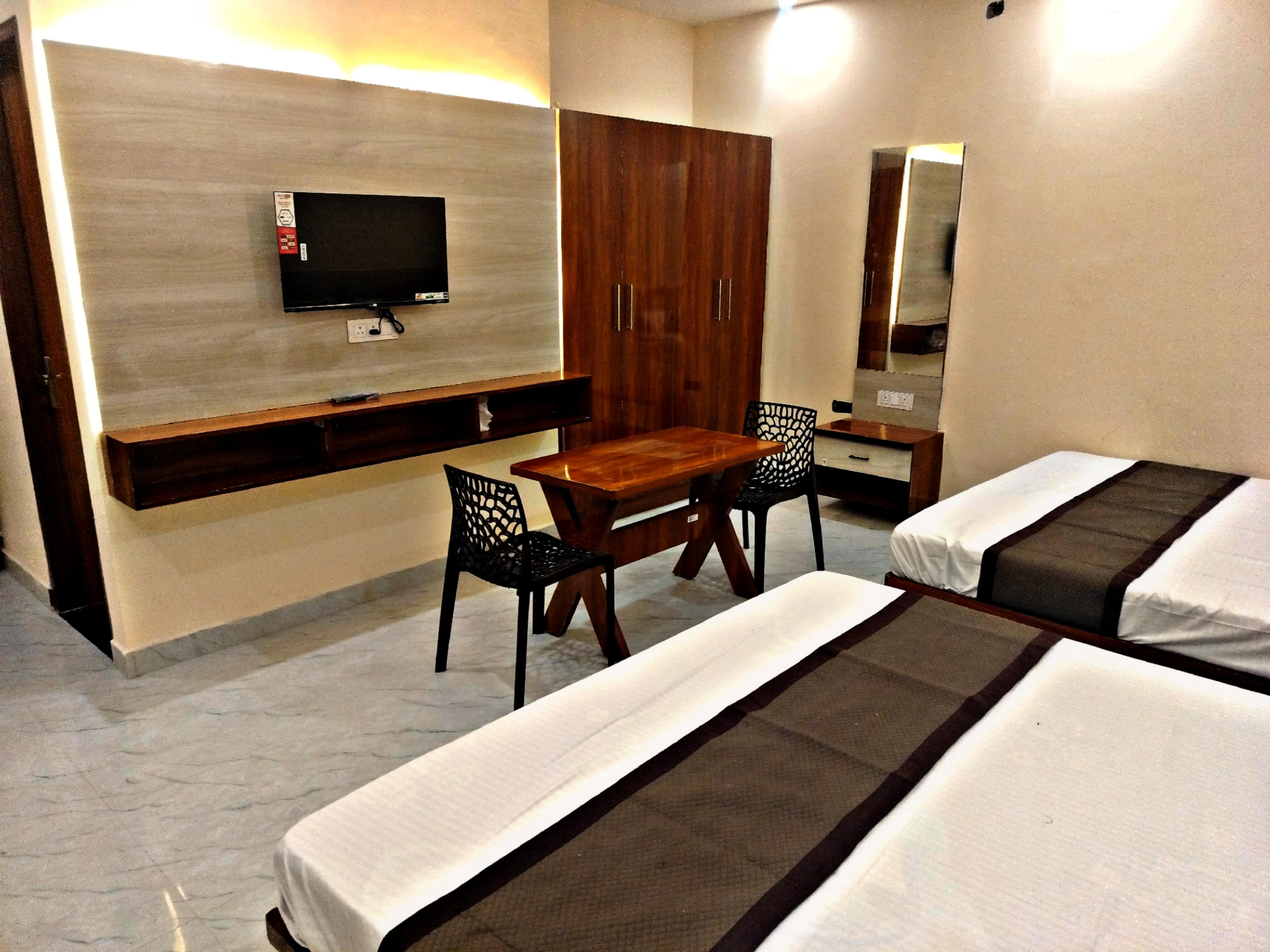 Hotel Vrindavan Paradise & Resort - Tap to explore photos