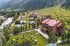 Heevan Villas Sonamarg - River Front Luxury