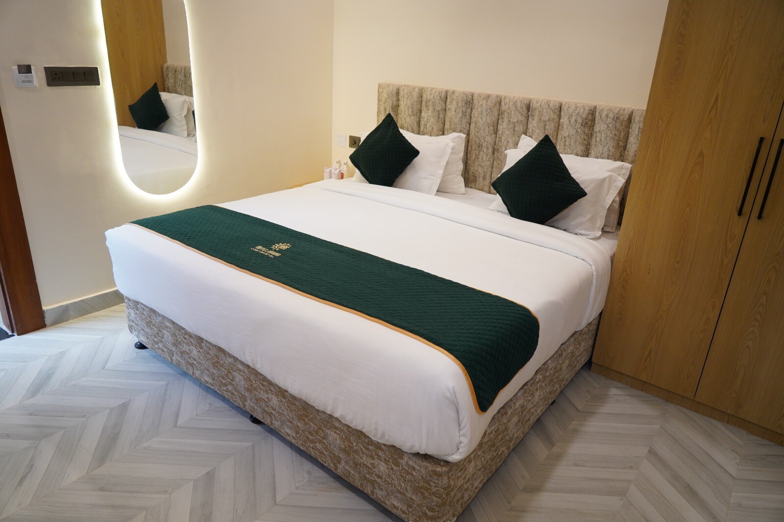 Hotel Rama Continental unit 2 - Tap to explore photos