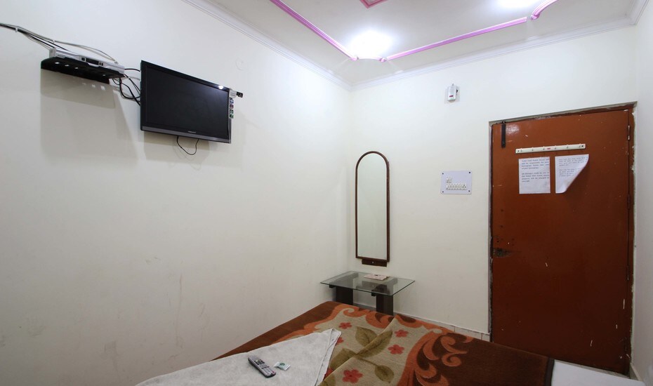 Maruti Guest House - Tap to explore photos
