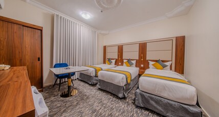 Alfakhamah Aldahabi Hotel Alshuhada Room Type - Triple room Alfakhamah Aldahabi Hotel Alshuhada Room Type - Triple room