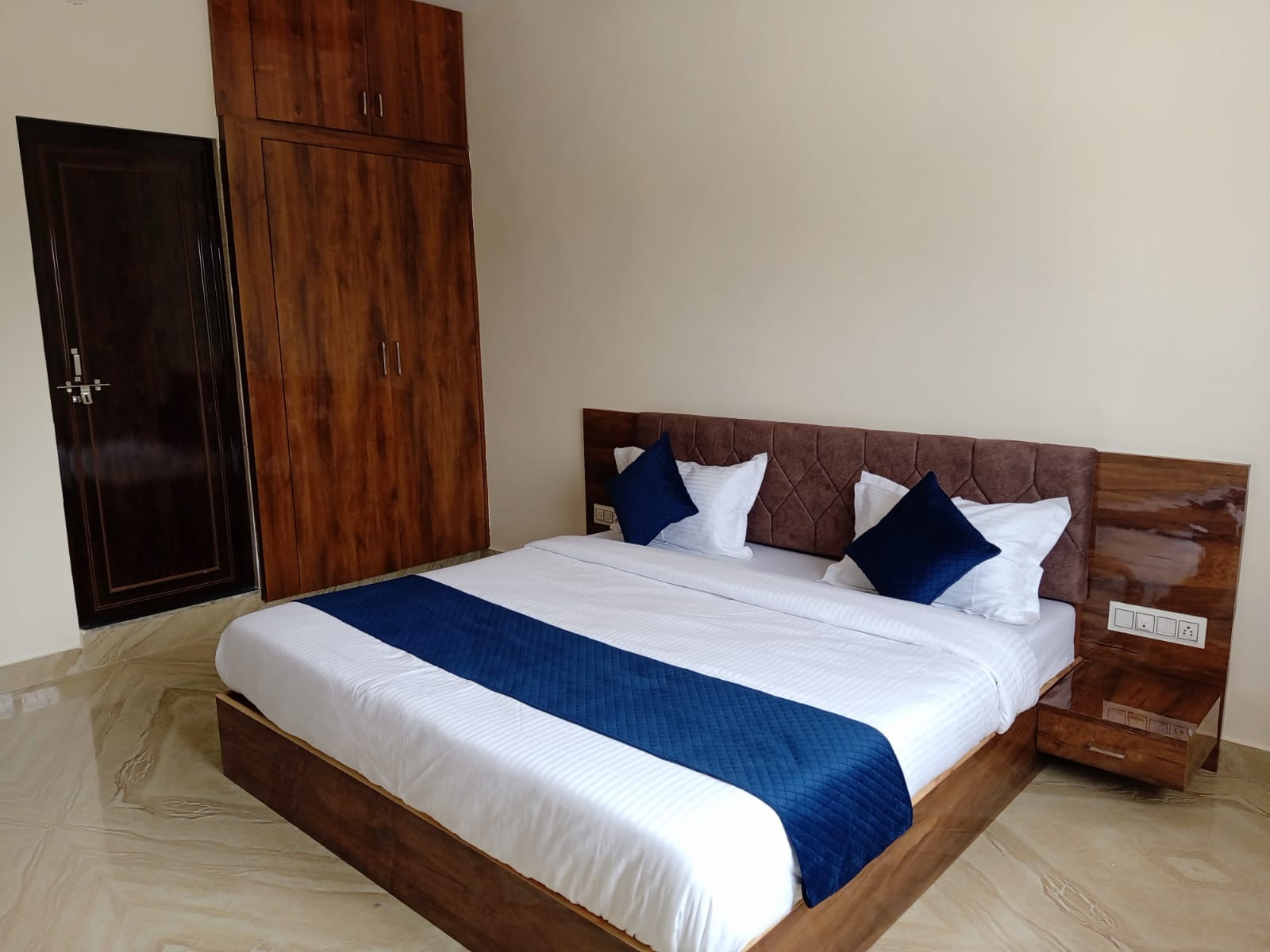 Hotel Padmashree - Tap to explore photos