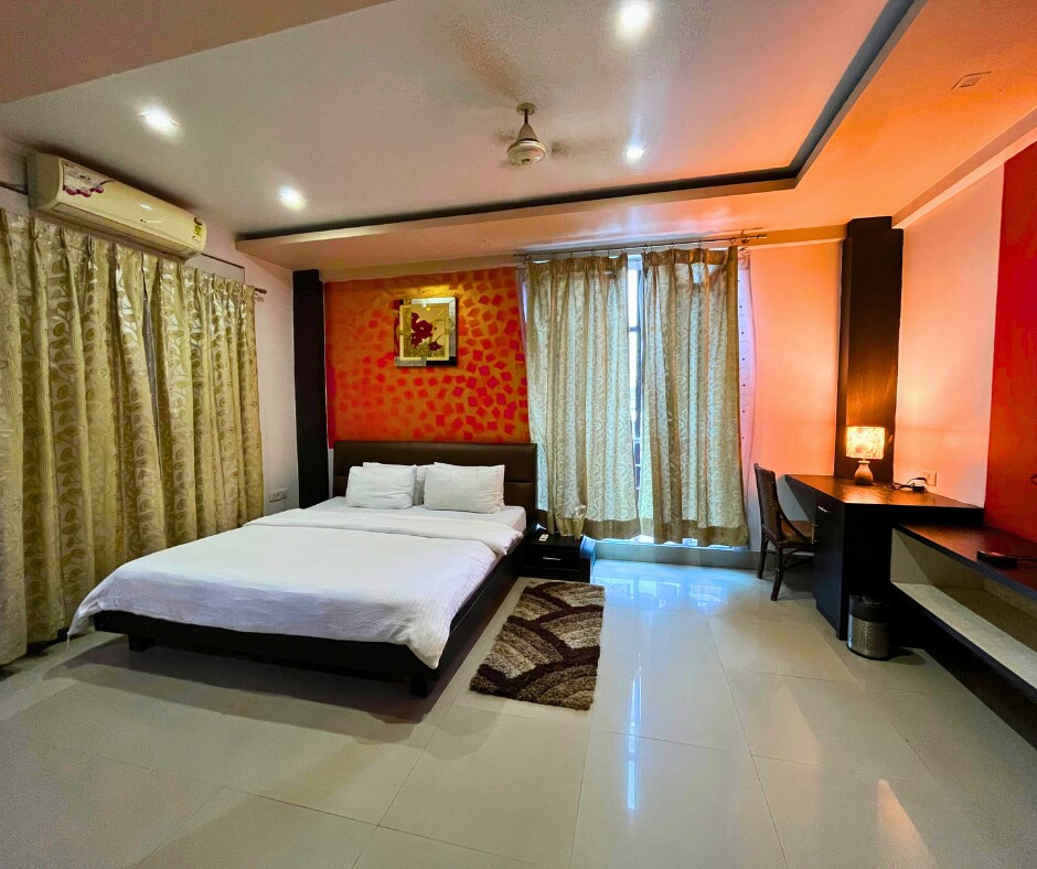 HOTEL PYBSS - Tap to explore photos