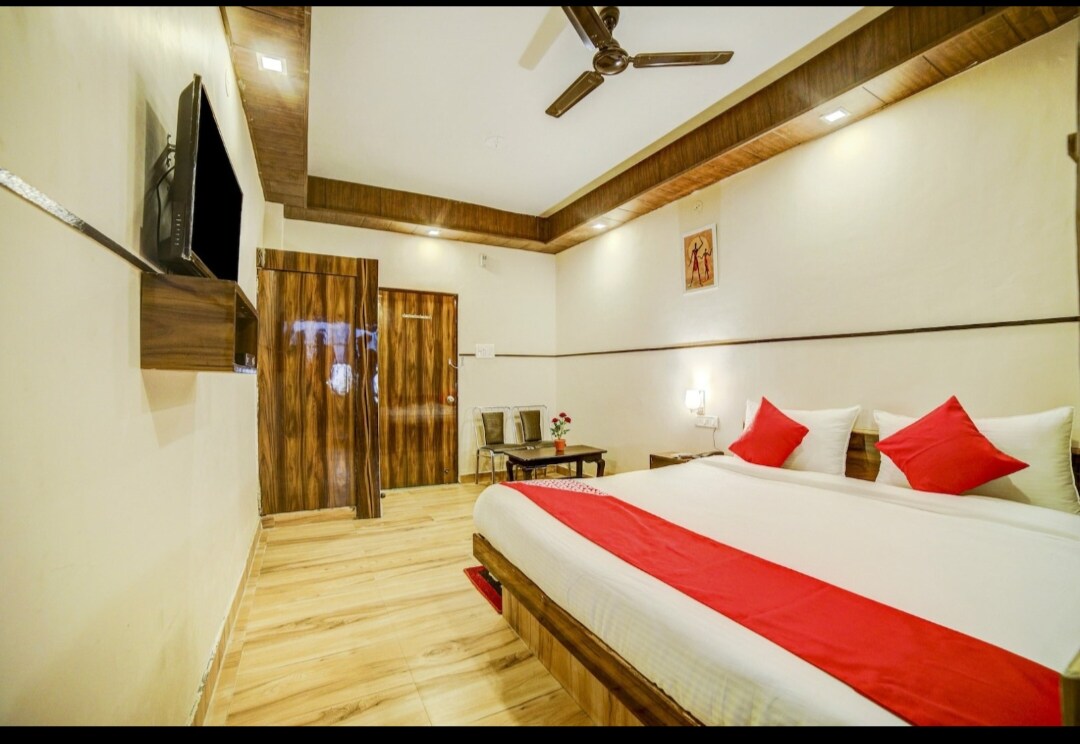 Hotel VIP - Tap to explore photos