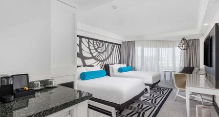 Pullman Cairns International Room Type - Deluxe Harbour View Twin