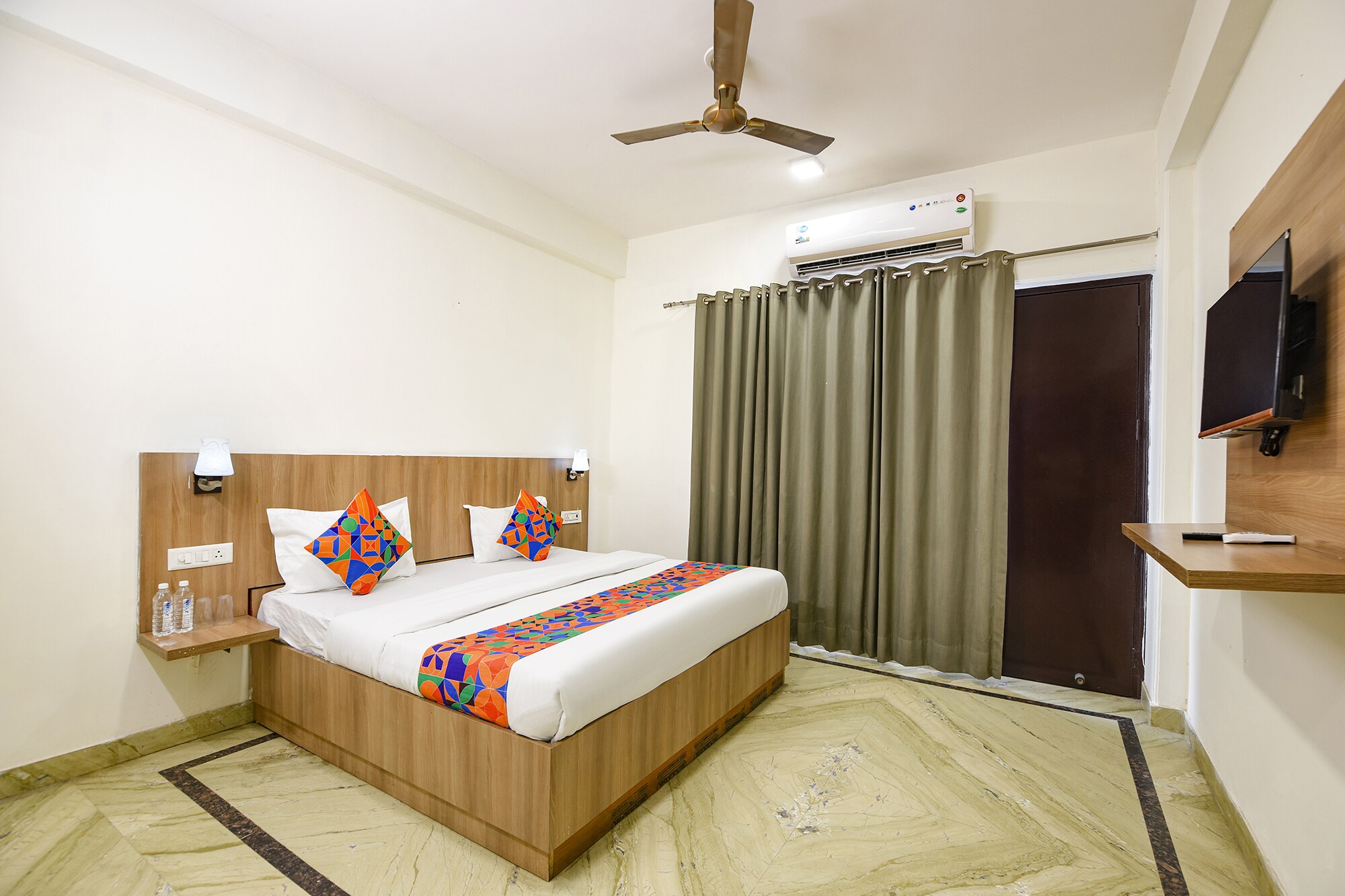 FabHotel Log Inn Stay - Tap to explore photos