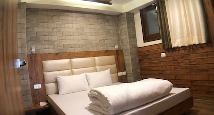Backwoods B&B Mall Road Shimla Room Type - Wooden Furnished With Living Room and Balcony Backwoods B&B Mall Road Shimla Room Type - Wooden Furnished With Living Room and Balcony
