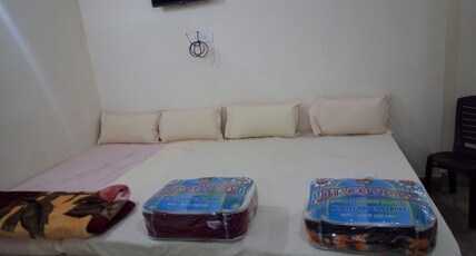 Kashi Annapurna Paying Guest House Room Type - Deluxe AC Family 4 Bed Room