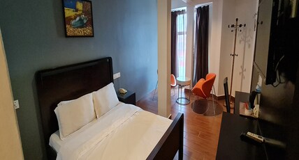 Hotel O Crossroads Hotel Room Type - Deluxe Queen