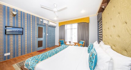 Lake Avenue by Stay Pattern - Dal Lake Room Type - Premier Room - Lake View with Balcony