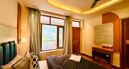 Joey's Hostel Manali Room Type - Deluxe Double Room with Heater & open sitting. (Ground floor)