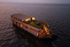 Swimming Pool Houseboat by Hills & Cruise