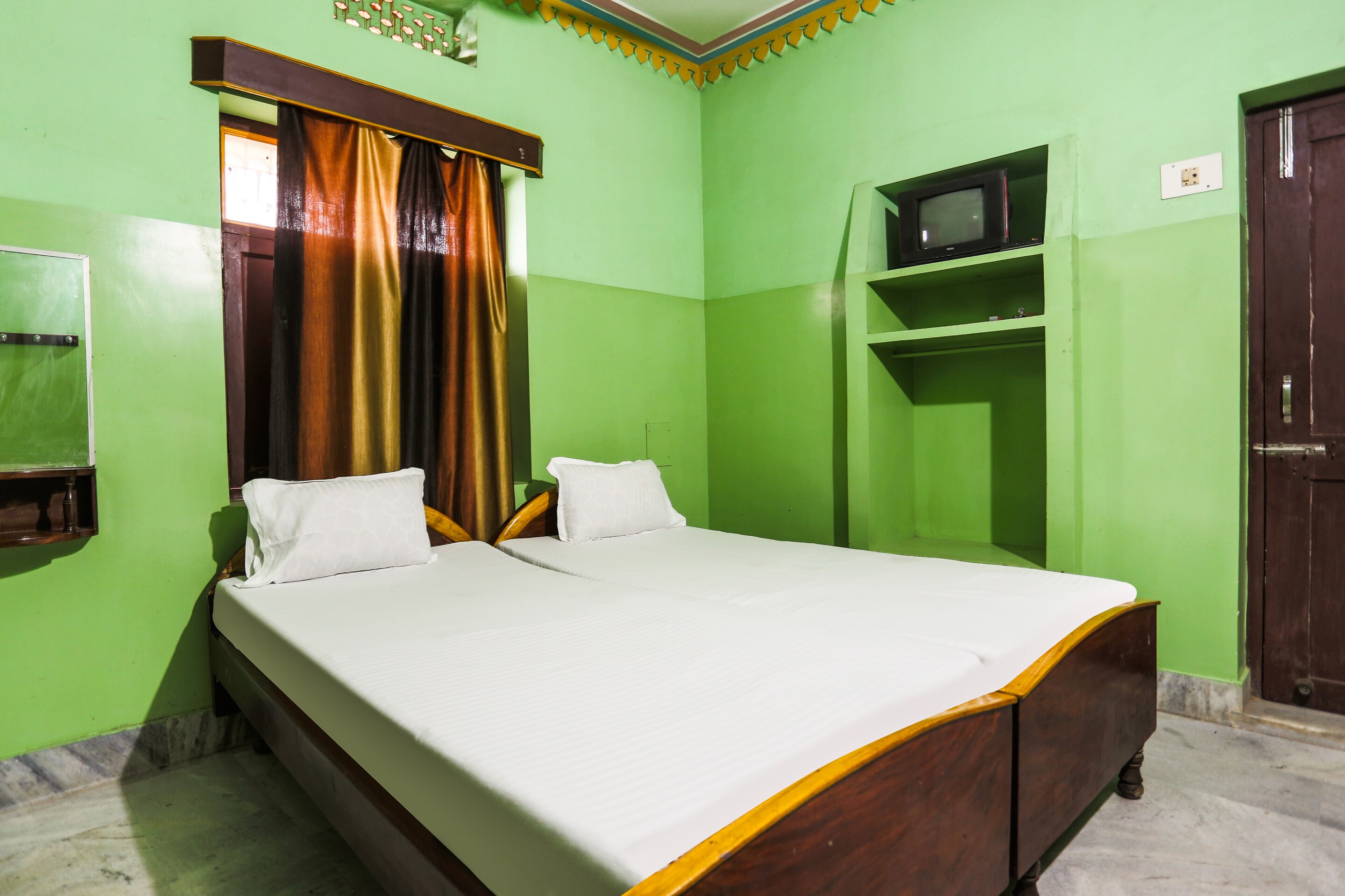 SPOT ON Indra Bhawan Lodge - Tap to explore photos