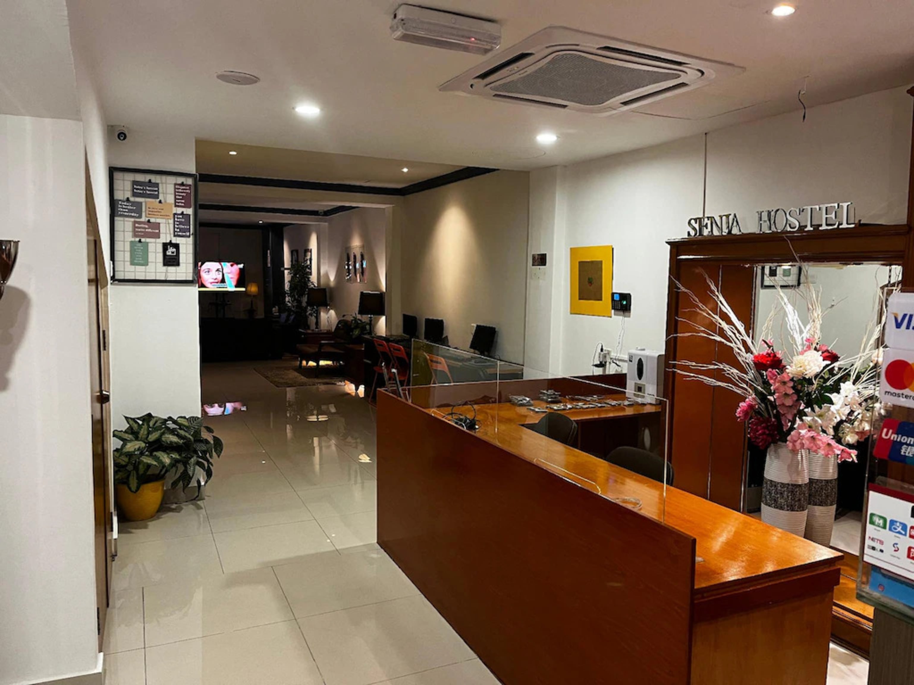 Hotel O Senja Hostel Chinatown - Tap to explore photos