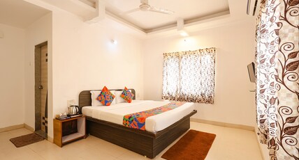 FabHotel Sharvi Room Type - Deluxe Room