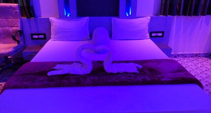 Hotel Hariom & Mandap , Daringbadi (Raikia) Room Type - VIP-AC SUIT.