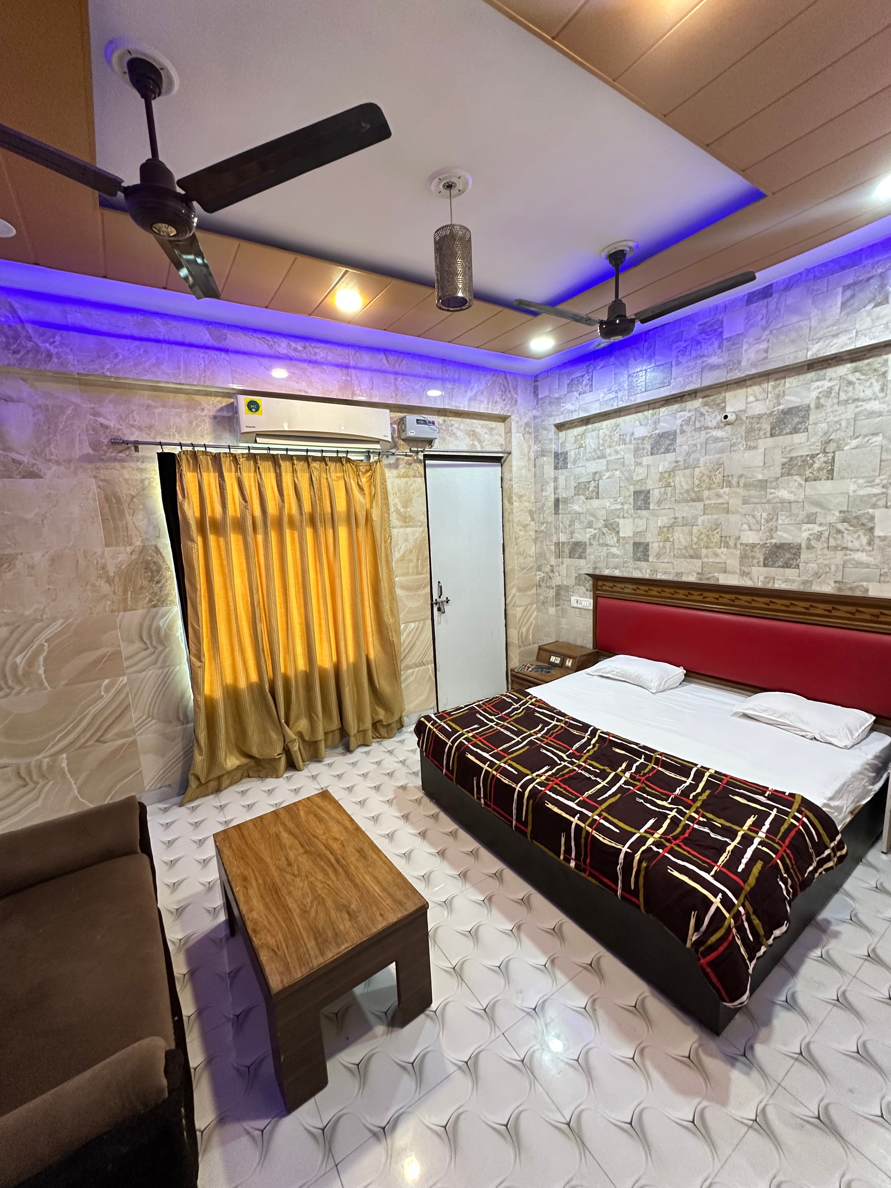 Hotel Vaibhav palace, Bhiwani - Tap to explore photos