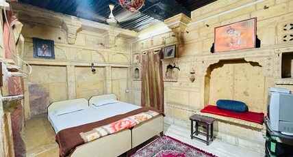 Hotel Jeet Mahal Room Type - Deluxe Double Room Ac