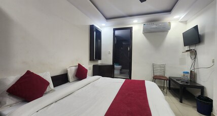 Hotel Satyam Room Type - Deluxe Quadruple Bedroom Hotel Satyam Room Type - Deluxe Quadruple Bedroom