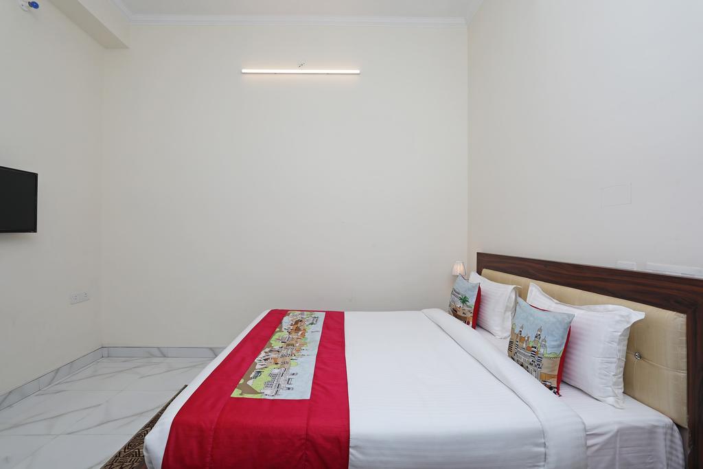 Hotel Mock Orange - Tap to explore photos