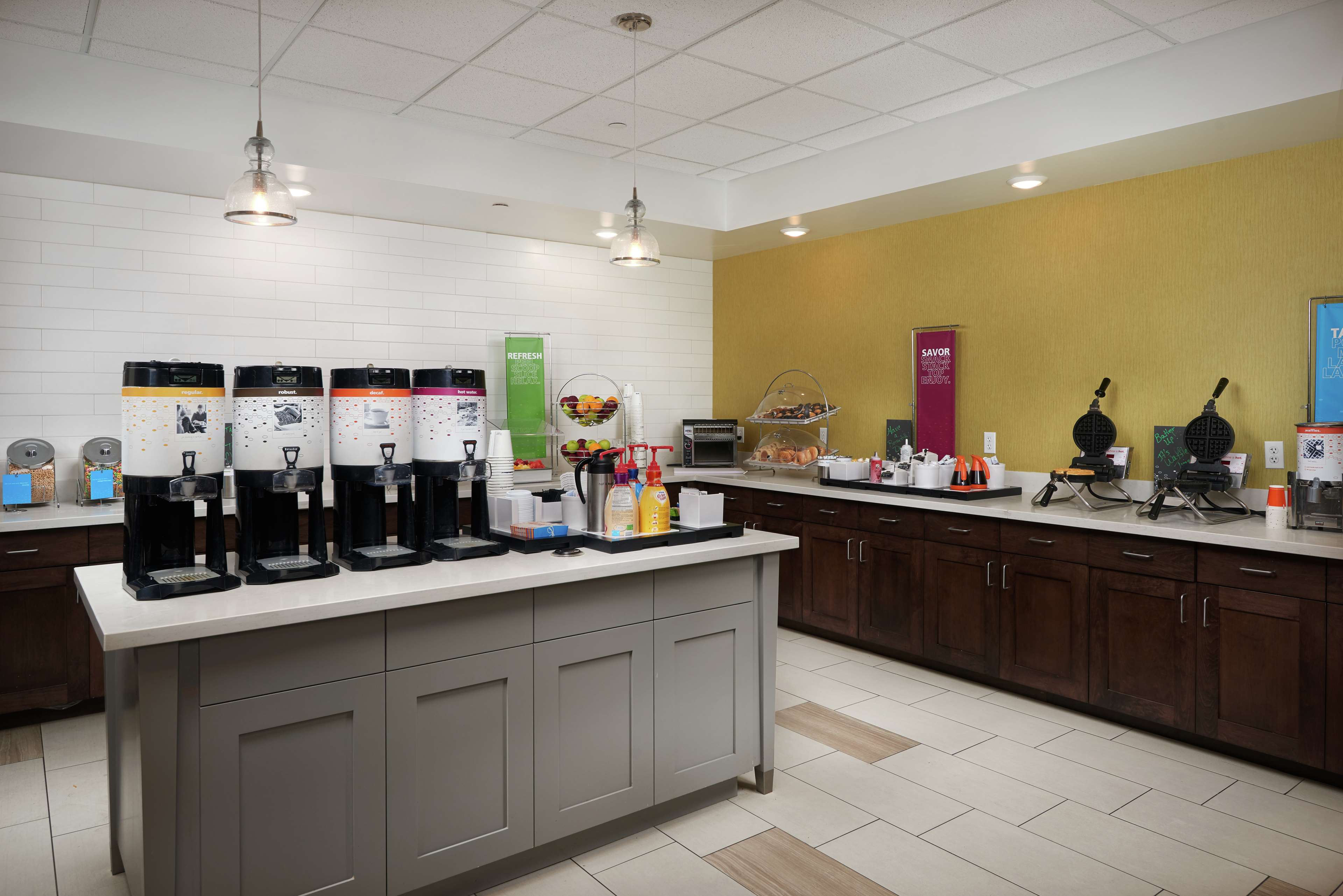 Hampton Inn by Hilton Lake Havasu City - Tap to explore photos
