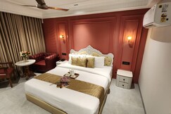 Perfectstayz Luxe Mall Road