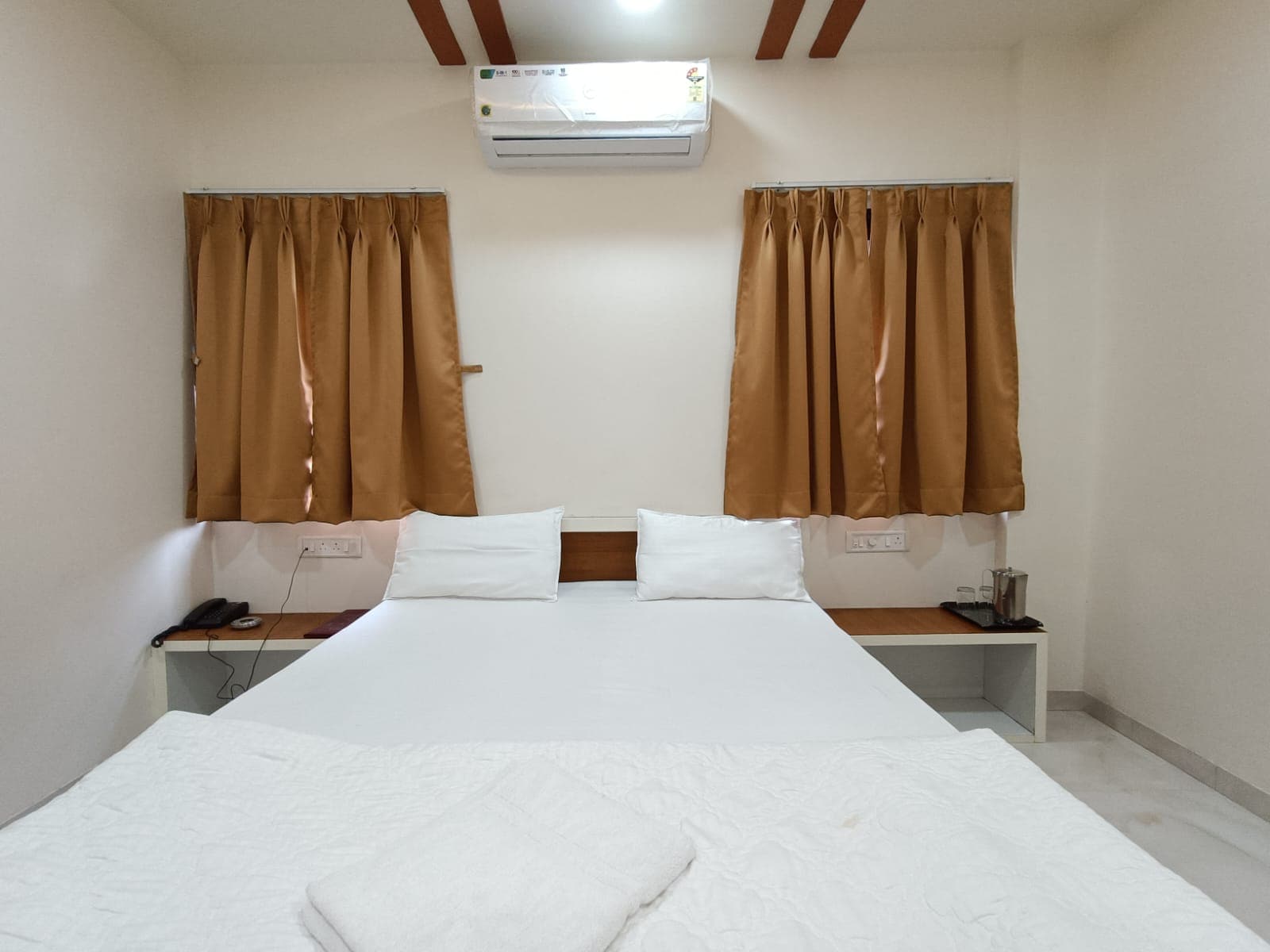 hotel shree balaji - Tap to explore photos