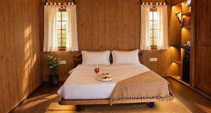 Hotel Whispering Woods Room Type - Oak Haus